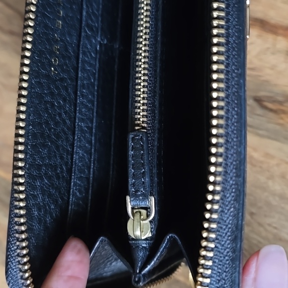 Tory Burch Women's 141004 Pebbled Leather Britten Zip Continental Wallet (Black) - Picture 9 of 11